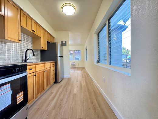 公寓楼  North Miami, Miami-Dade County