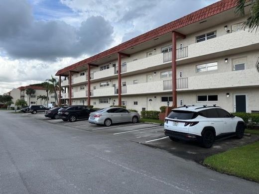 Residential complexes in Pembroke Pines, Broward County