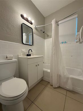 Residential complexes in Miami Beach, Miami-Dade
