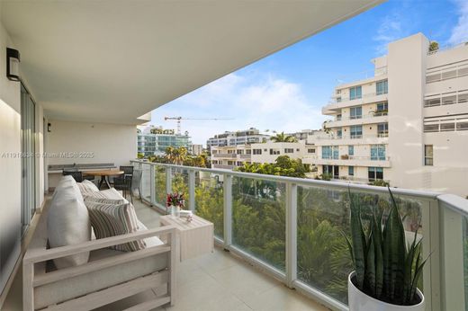 Kamienica w Bay Harbor Islands, Miami-Dade County