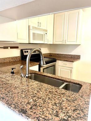 North Lauderdale, Broward Countyのアパートメント・コンプレックス