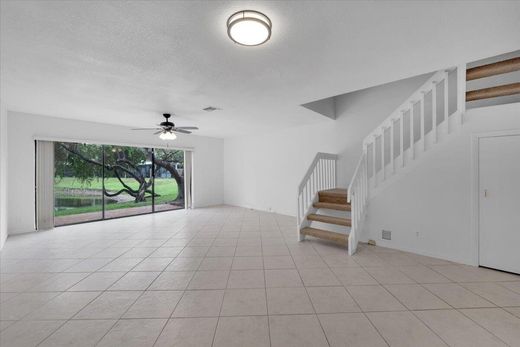 Residential complexes in Lauderhill, Broward County