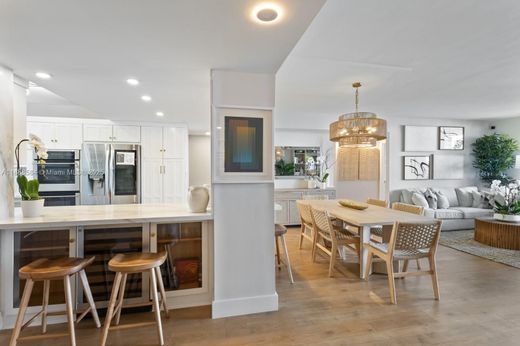 Residential complexes in Key Biscayne, Miami-Dade