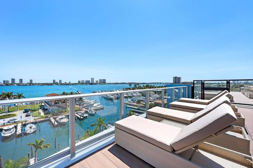 Residential complexes in Lake Park, Palm Beach