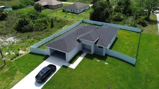 Villa in Lehigh Acres, Lee County