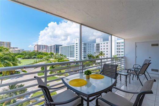Residential complexes in Sunny Isles Beach, Miami-Dade