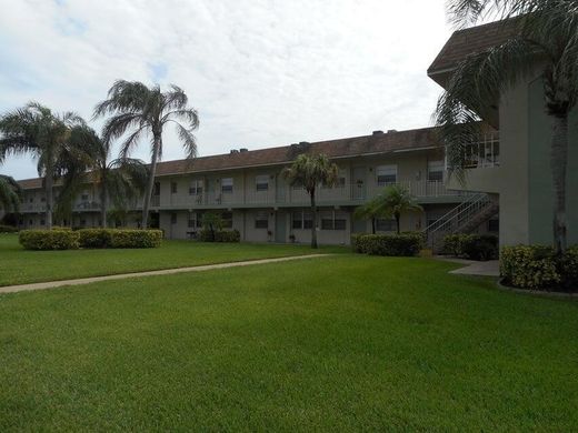 Residential complexes in Lantana, Palm Beach