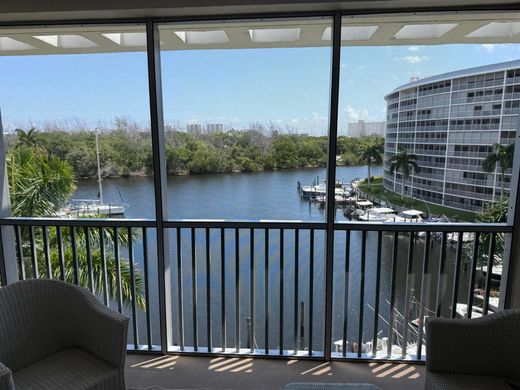 Residential complexes in Deerfield Beach, Broward County