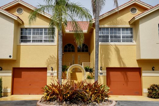 Residential complexes in Lauderdale by the sea, Broward County