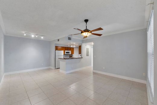 Residential complexes in Coral Springs, Broward County