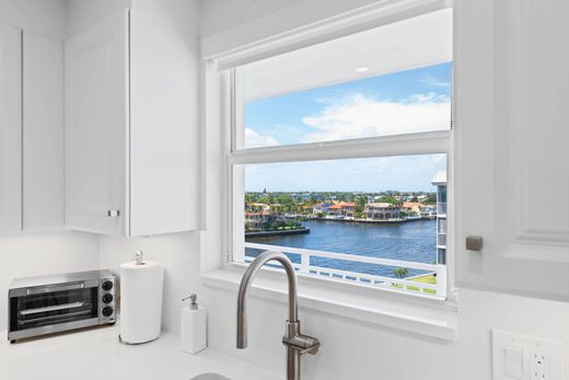 Residential complexes in Highland Beach, Palm Beach