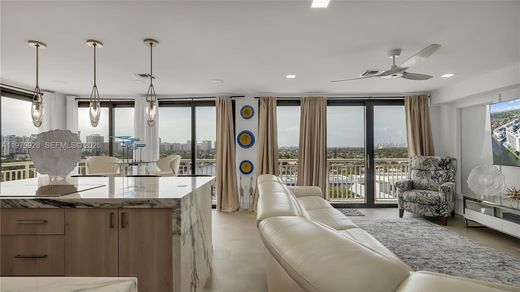 Residential complexes in Fort Lauderdale, Broward County