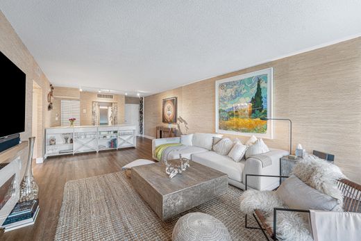 Residential complexes in Palm Beach, Florida