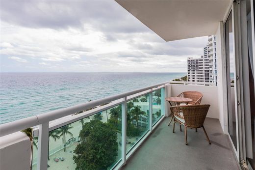 Residential complexes in Hollywood, Broward County