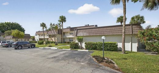 Residential complexes in Royal Palm Beach, Palm Beach