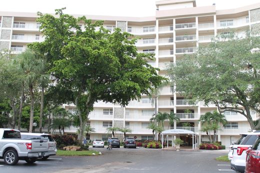 Residential complexes in Pompano Beach, Broward County