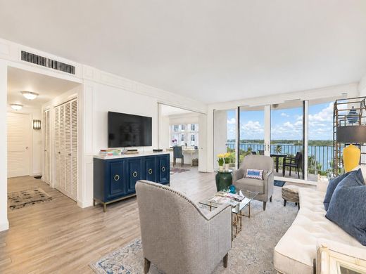 Residential complexes in Palm Beach, Florida