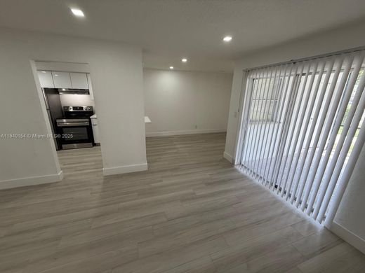 Sunrise, Broward Countyのアパートメント・コンプレックス