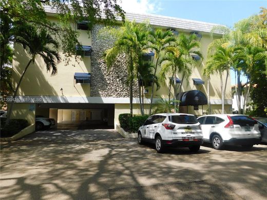 Residential complexes in Coral Gables, Miami-Dade