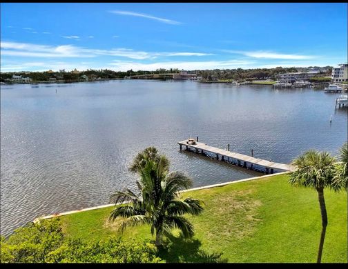Residential complexes in Lantana, Palm Beach