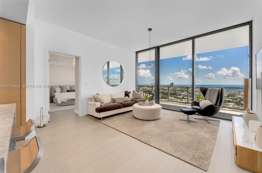 Residential complexes in Miami Beach, Miami-Dade