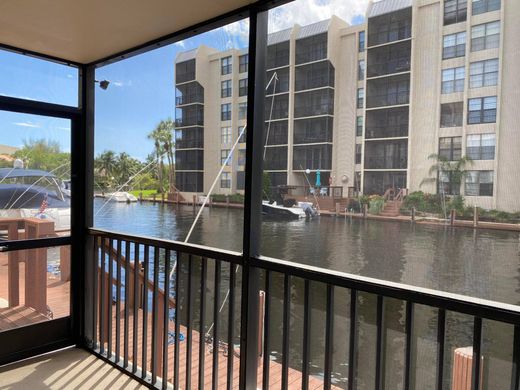 Residential complexes in Boca Raton, Palm Beach