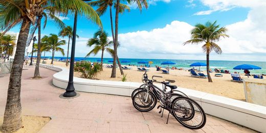Residential complexes in Fort Lauderdale, Broward County