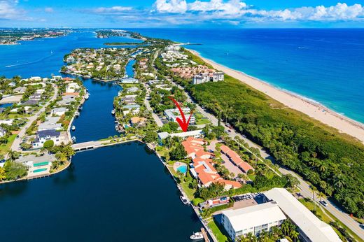 Residential complexes in Ocean Ridge, Palm Beach