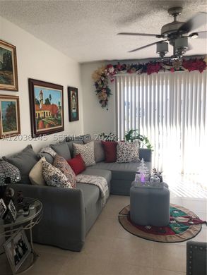 Kamienica w Miami, Miami-Dade County