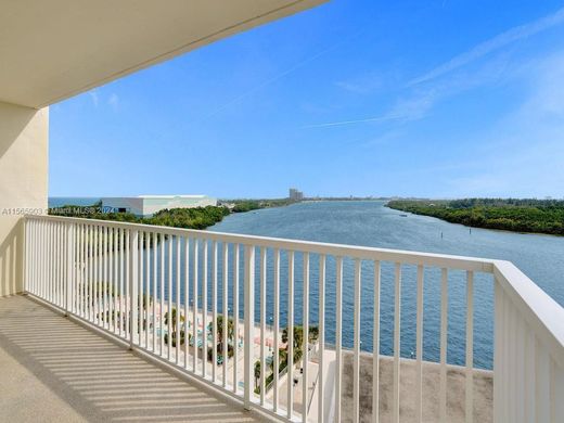 Residential complexes in Sunny Isles Beach, Miami-Dade