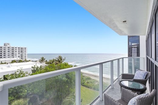 Residential complexes in Highland Beach, Palm Beach