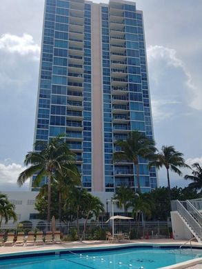 Residential complexes in Miami Beach, Miami-Dade