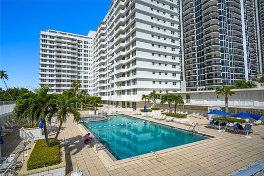 Residential complexes in Miami Beach, Miami-Dade
