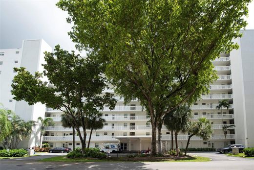 Residential complexes in Fort Lauderdale, Broward County