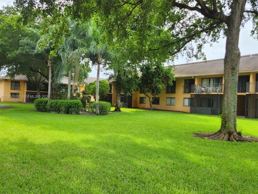 Residential complexes in Hollywood, Broward County