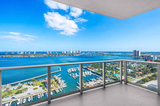 Residential complexes in Lake Park, Palm Beach