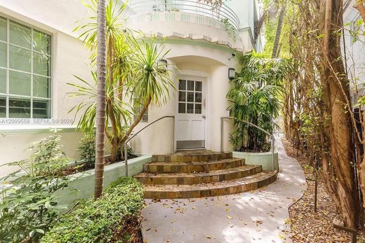 Residential complexes in Miami Beach, Miami-Dade