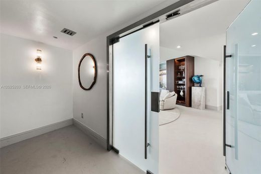 Residential complexes in Miami Beach, Miami-Dade