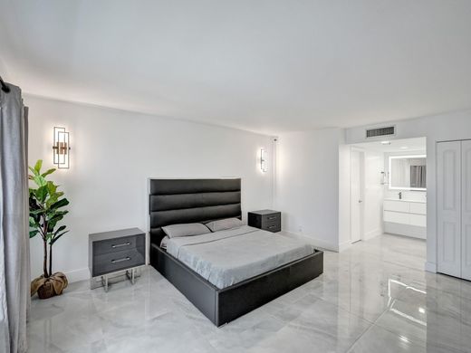 Residential complexes in Fort Lauderdale, Broward County