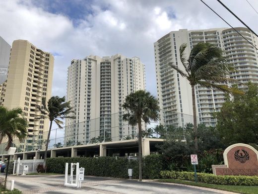 Residential complexes in Palm Beach Shores, Palm Beach