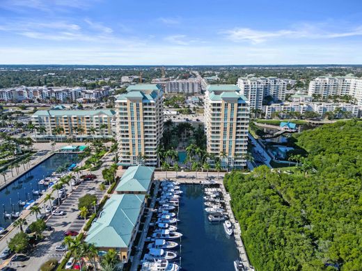 Residential complexes in Boynton Beach, Palm Beach