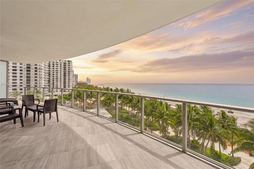 Residential complexes in Bal Harbour, Miami-Dade