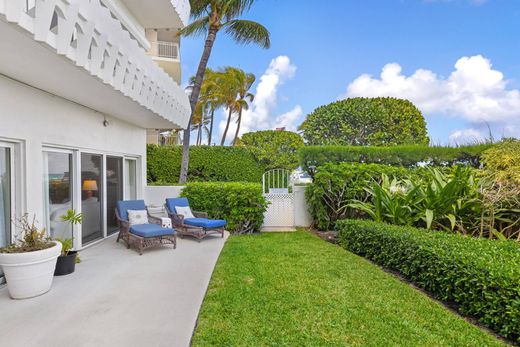 Residential complexes in Palm Beach, Florida