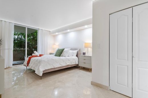 Residential complexes in Sunny Isles Beach, Miami-Dade