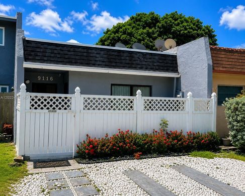 Townhouse in Sunrise, Broward County