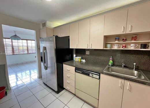 Residential complexes in Hialeah, Miami-Dade