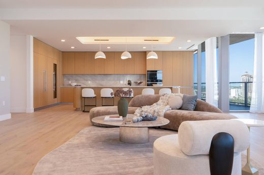 Residential complexes in West Palm Beach, Palm Beach