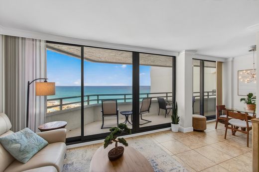 Residential complexes in South Palm Beach, Palm Beach