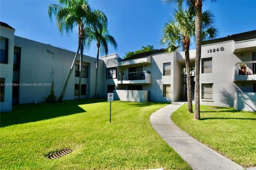 Residential complexes in Miami, Miami-Dade