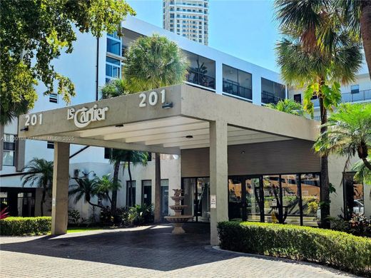 Residential complexes in Sunny Isles Beach, Miami-Dade